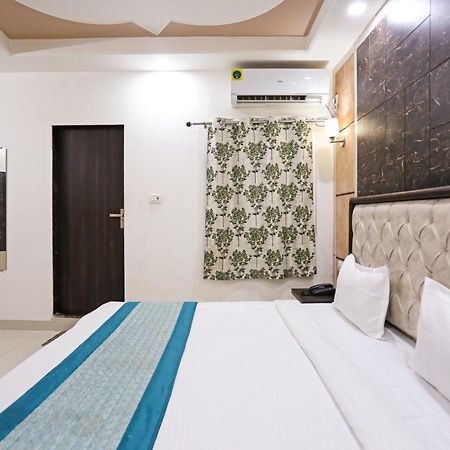 Aero Home Stay- Bed & Breakfast Nuova Delhi Esterno foto