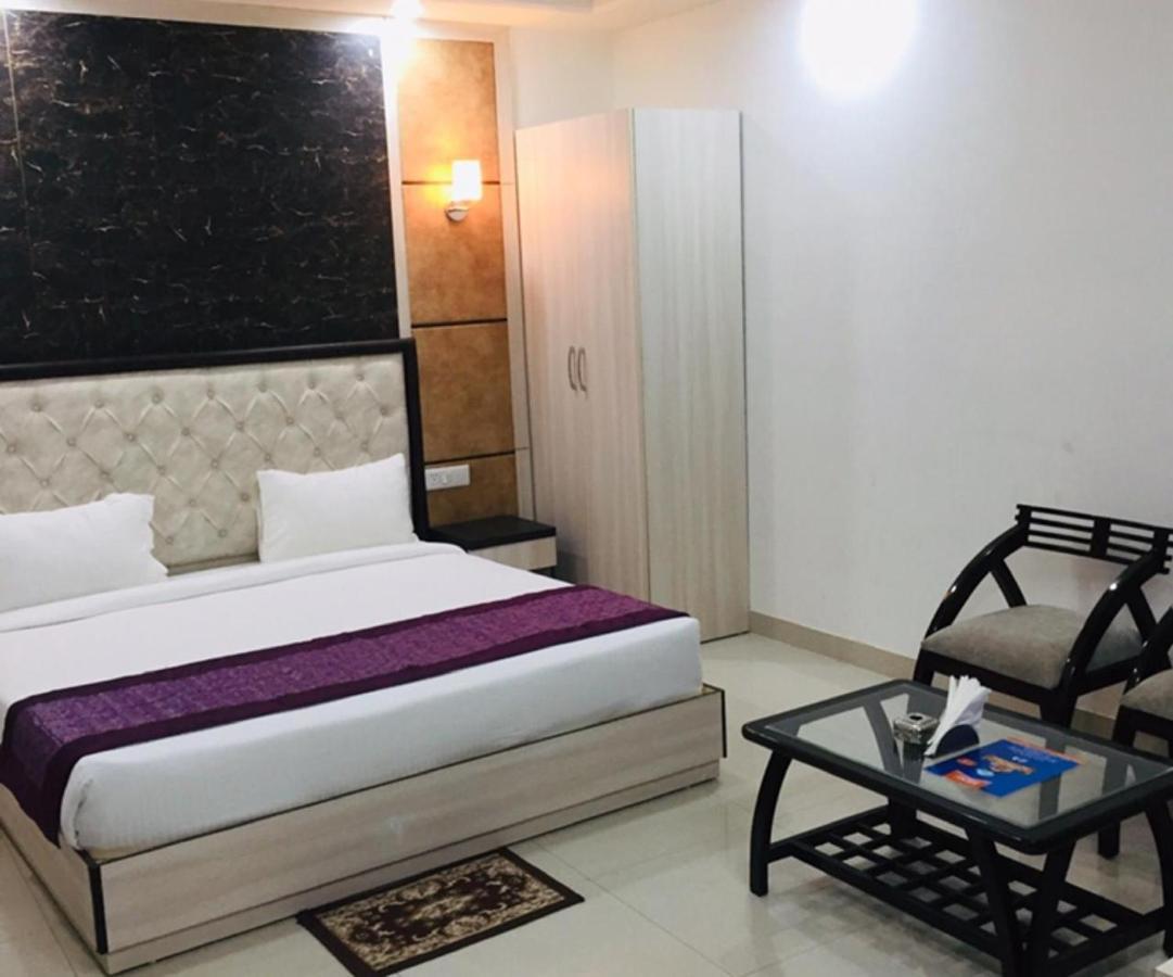 Aero Home Stay- Bed & Breakfast Nuova Delhi Esterno foto