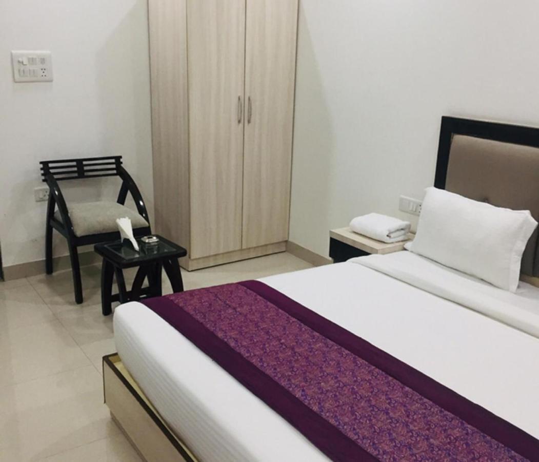 Aero Home Stay- Bed & Breakfast Nuova Delhi Esterno foto