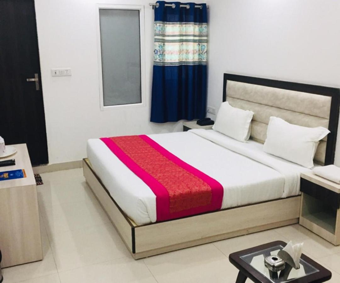 Aero Home Stay- Bed & Breakfast Nuova Delhi Esterno foto