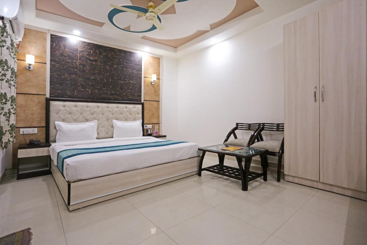 Aero Home Stay- Bed & Breakfast Nuova Delhi Esterno foto