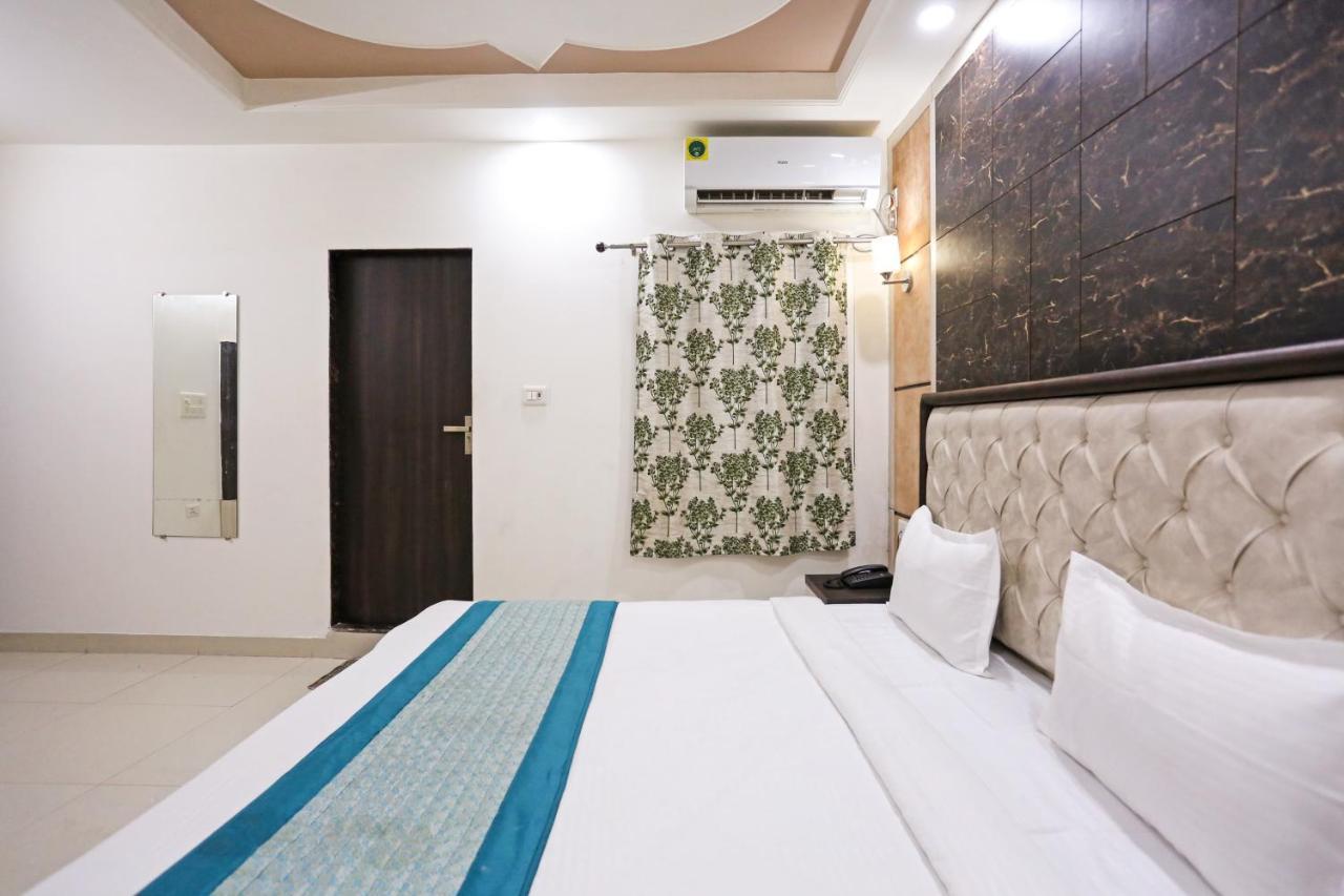 Aero Home Stay- Bed & Breakfast Nuova Delhi Esterno foto