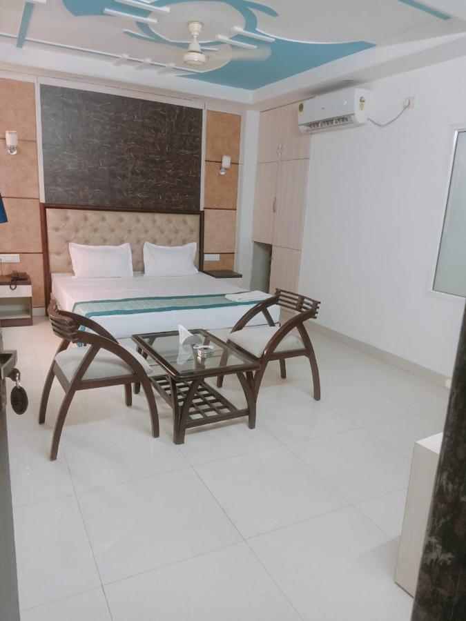 Aero Home Stay- Bed & Breakfast Nuova Delhi Esterno foto